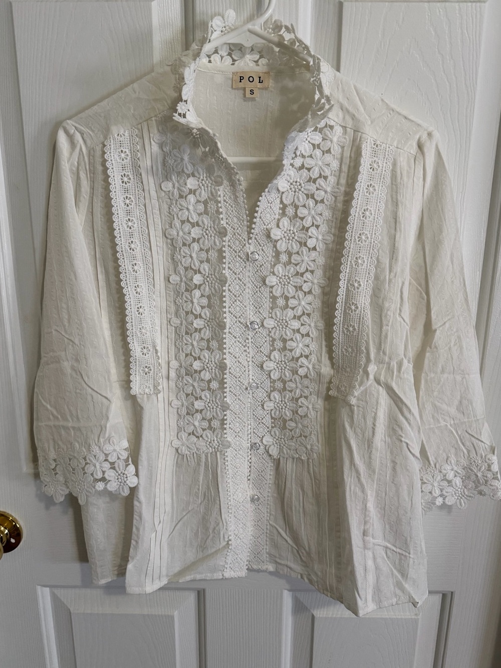 POL Delicate White Lace Button-Front Women's Top
